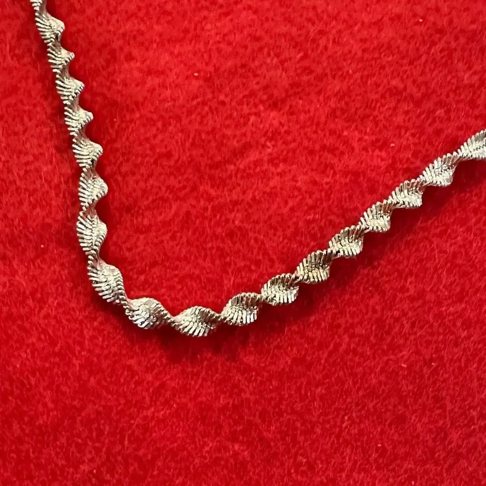 Made in Italy 925 Fine Italian Silver Elegant Twist Herringbone Necklace